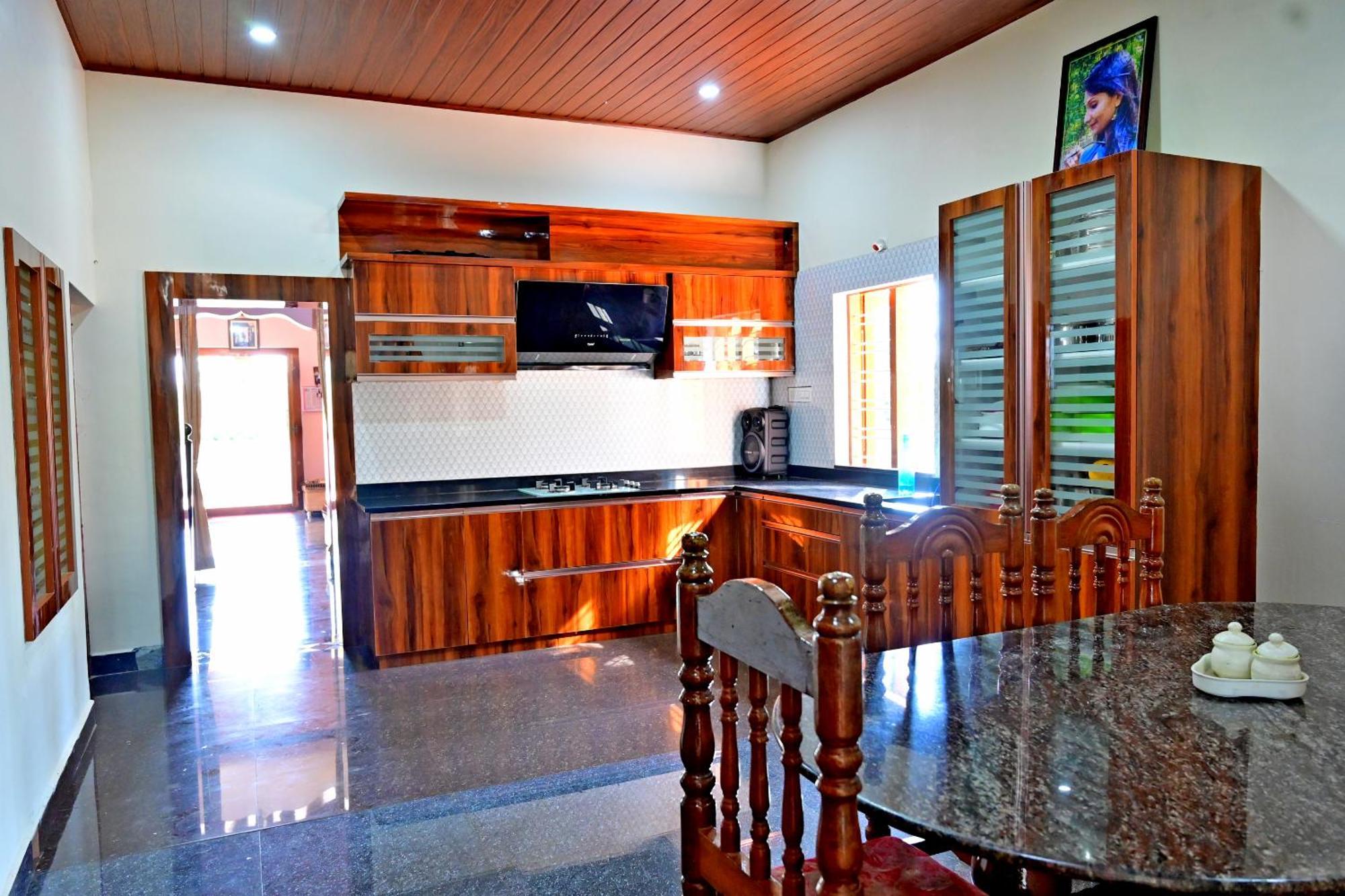 Hulihara Homestay - Full Villa, Coffee Estate & Balcony View Sakleshpur Eksteriør bilde