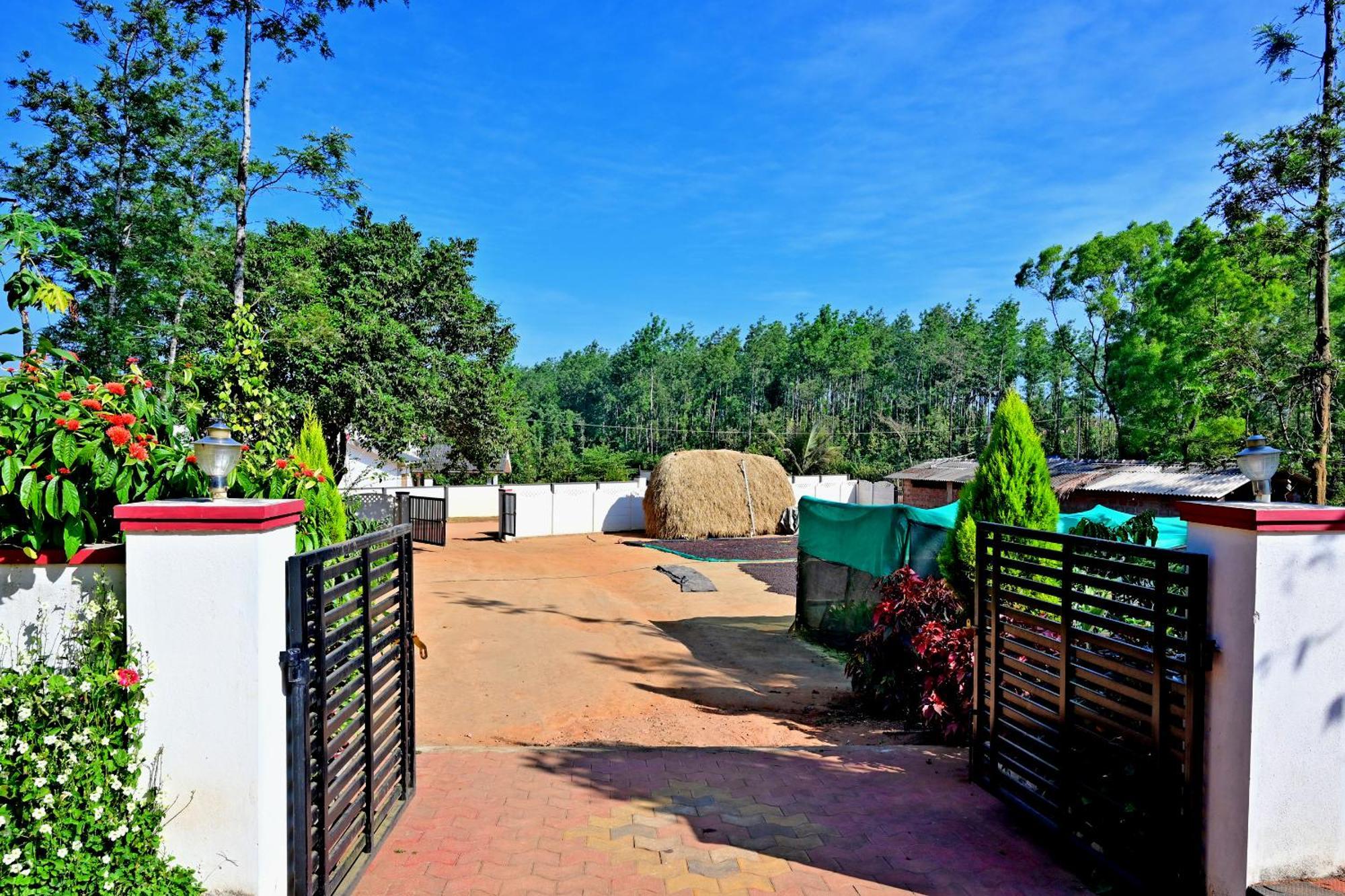 Hulihara Homestay - Full Villa, Coffee Estate & Balcony View Sakleshpur Eksteriør bilde