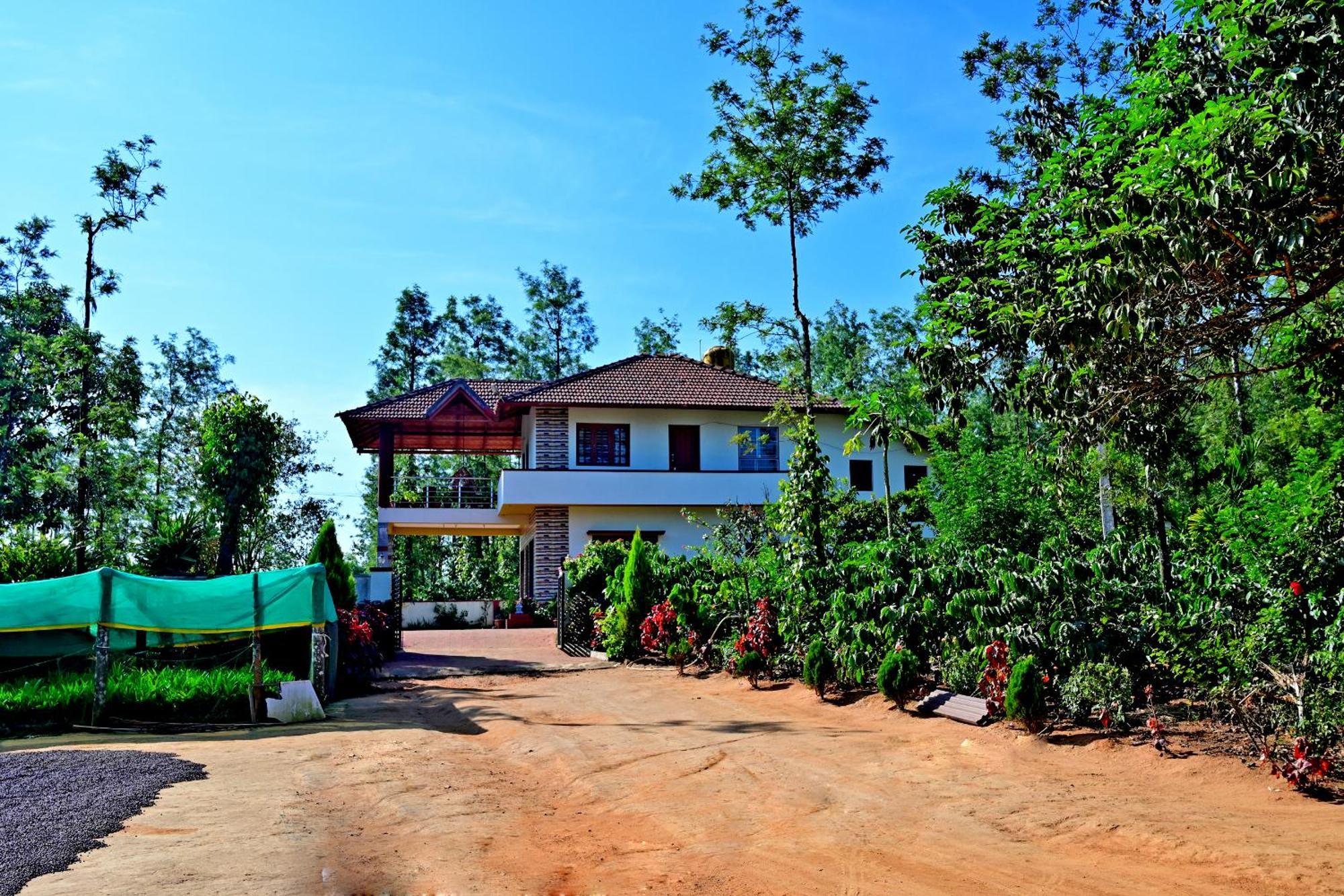 Hulihara Homestay - Full Villa, Coffee Estate & Balcony View Sakleshpur Eksteriør bilde